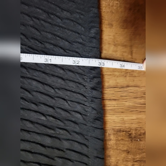 FREE W BUNDLE G21 textured dress - Picture 9 of 10